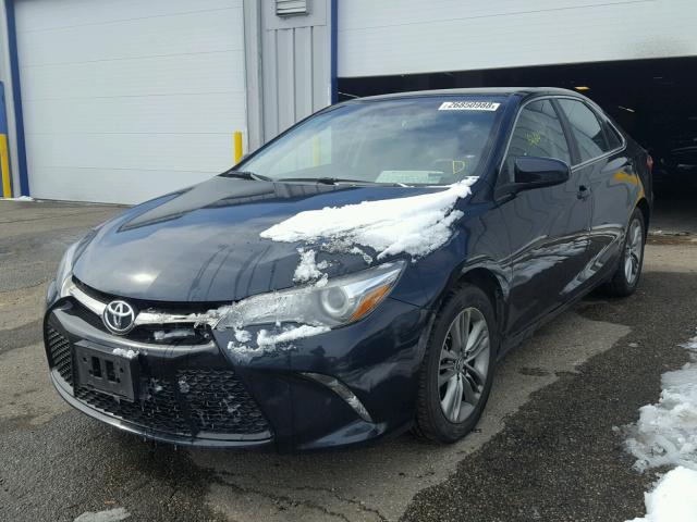 4T1BF1FK7GU523519 - 2016 TOYOTA CAMRY LE GRAY photo 2