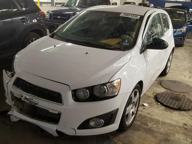 1G1JE6SB5G4160300 - 2016 CHEVROLET SONIC LTZ WHITE photo 2