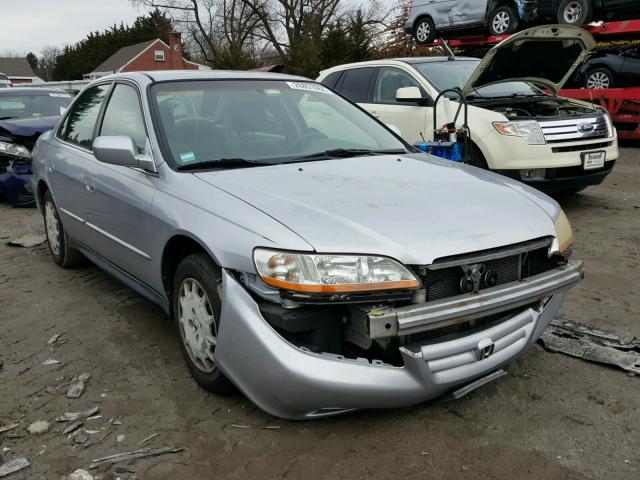 1HGCG66511A004120 - 2001 HONDA ACCORD LX SILVER photo 1