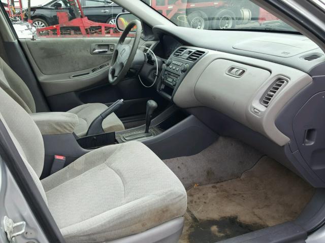 1HGCG66511A004120 - 2001 HONDA ACCORD LX SILVER photo 5