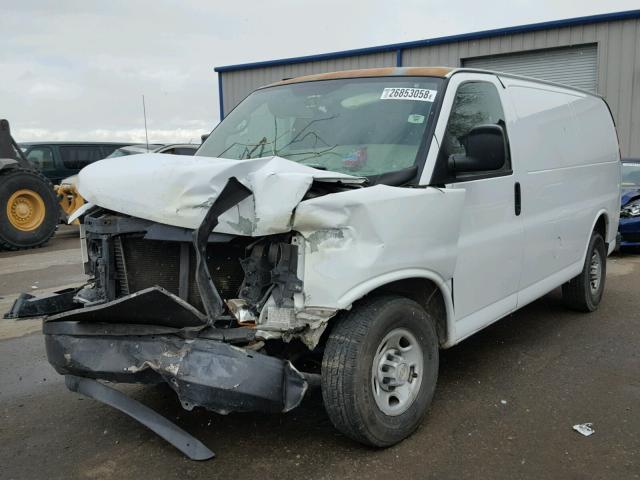 1GCGG25V071164248 - 2007 CHEVROLET EXPRESS G2 WHITE photo 2