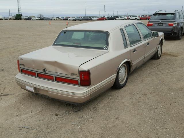 1LNLM82W3VY749607 - 1997 LINCOLN TOWN CAR S TAN photo 4