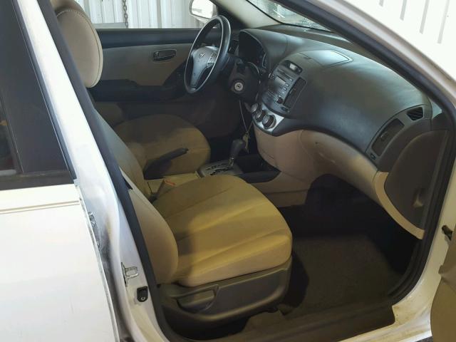 KMHDU4AD3AU197234 - 2010 HYUNDAI ELANTRA BL WHITE photo 5