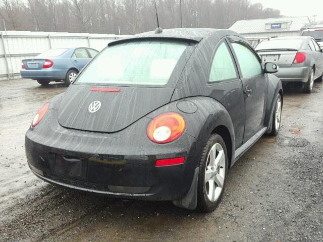 3VWFG31C98M525368 - 2008 VOLKSWAGEN NEW BEETLE BLACK photo 4