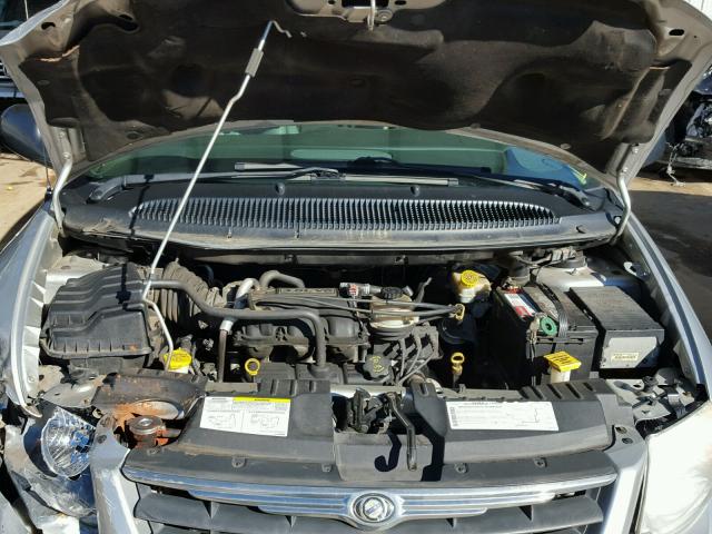 2C8GP54L85R473104 - 2005 CHRYSLER TOWN & COU SILVER photo 7