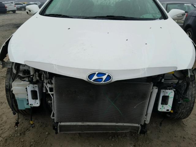 KMHEC4A43DA050408 - 2013 HYUNDAI SONATA HYB WHITE photo 9