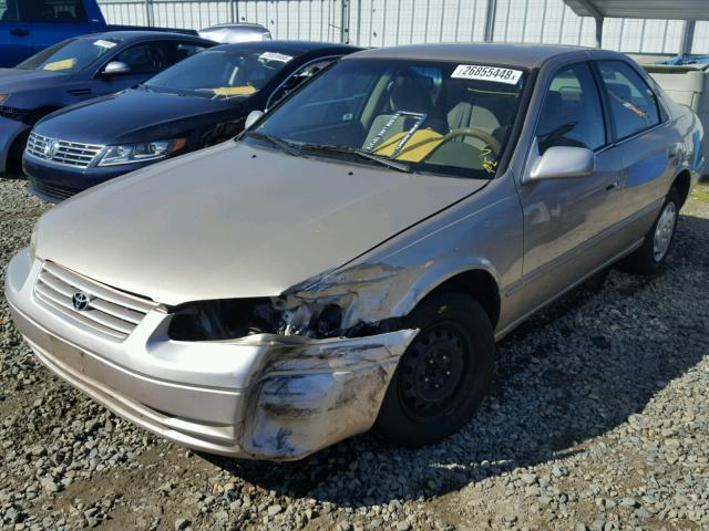 JT2BG22K3X0307471 - 1999 TOYOTA CAMRY LE GOLD photo 2