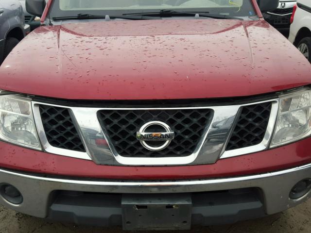 1N6AD07U27C422763 - 2007 NISSAN FRONTIER C RED photo 7