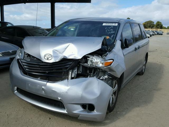 5TDZK3DC6DS341946 - 2013 TOYOTA SIENNA BAS SILVER photo 2