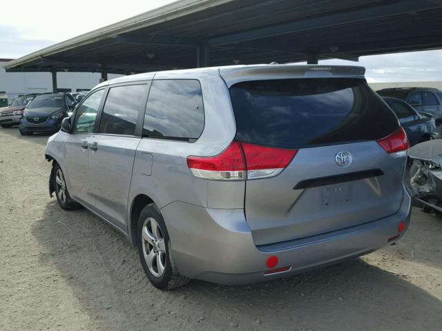 5TDZK3DC6DS341946 - 2013 TOYOTA SIENNA BAS SILVER photo 3