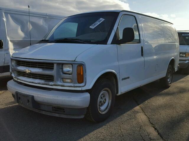 1GCFG25M911139858 - 2001 CHEVROLET EXPRESS G2 WHITE photo 2