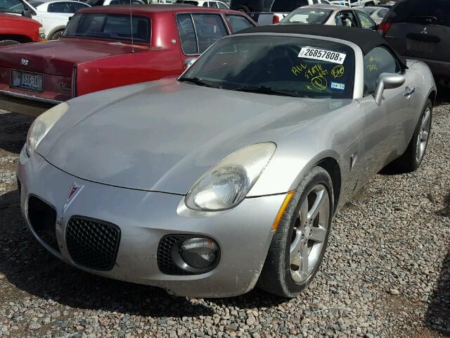 1G2MF35X38Y125177 - 2008 PONTIAC SOLSTICE G SILVER photo 2