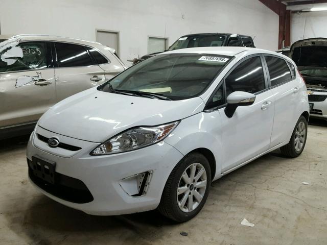 3FADP4EJXDM215786 - 2013 FORD FIESTA SE WHITE photo 2