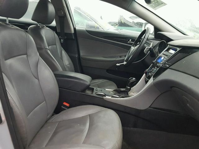 5NPEC4AB7CH335137 - 2012 HYUNDAI SONATA SE SILVER photo 5