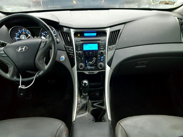 5NPEC4AB7CH335137 - 2012 HYUNDAI SONATA SE SILVER photo 9