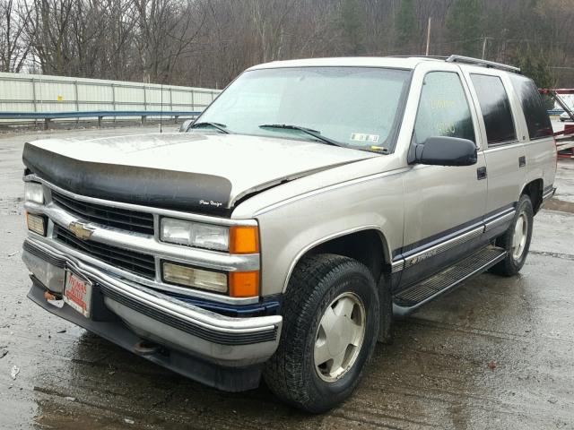 1GNEK13R9XJ328061 - 1999 CHEVROLET TAHOE K150 TAN photo 2