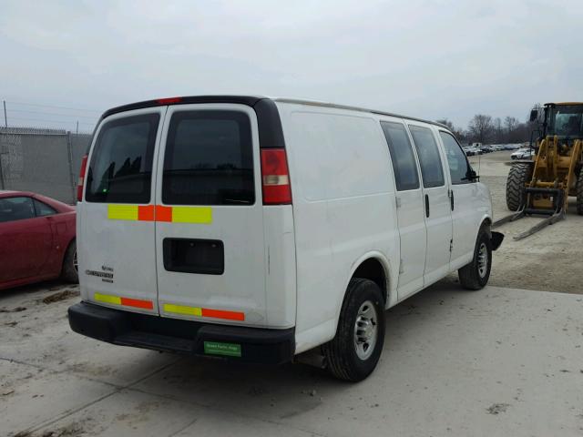 1GCWGFCB0C1118117 - 2012 CHEVROLET EXPRESS G2 WHITE photo 4