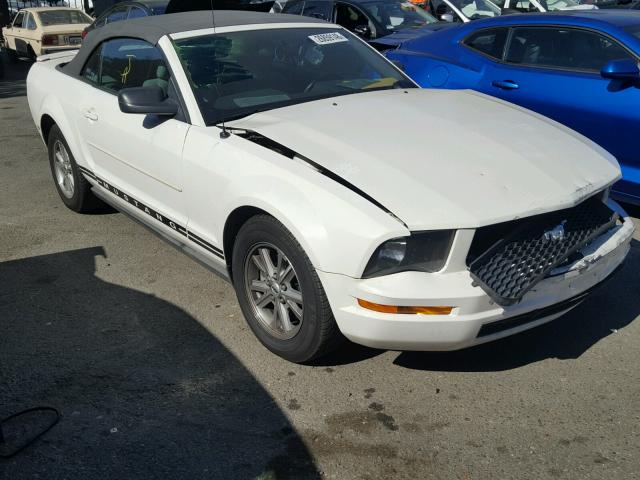 1ZVFT84N475298035 - 2007 FORD MUSTANG WHITE photo 1