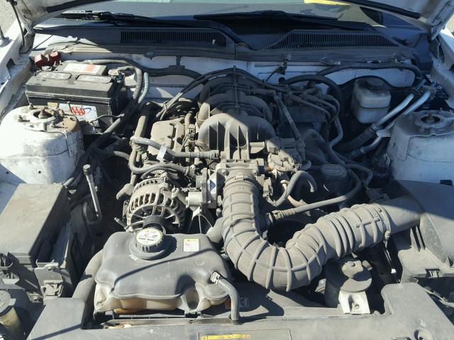 1ZVFT84N475298035 - 2007 FORD MUSTANG WHITE photo 7