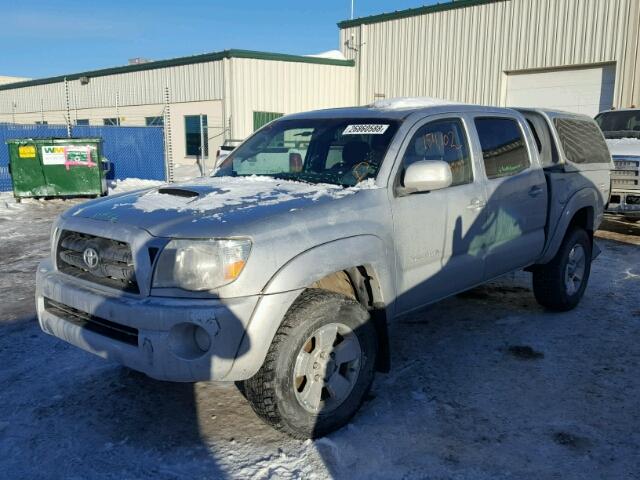 5TELU42N85Z033272 - 2005 TOYOTA TACOMA DOU SILVER photo 2