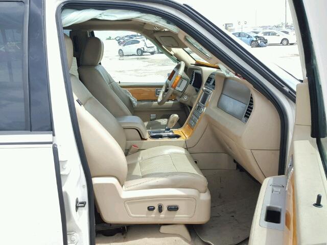 5LMFU28538LJ06813 - 2008 LINCOLN NAVIGATOR WHITE photo 5