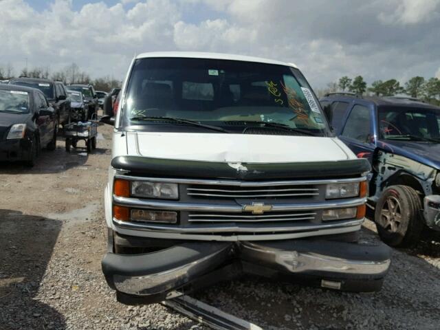 1GBFG15RXV1019678 - 1997 CHEVROLET EXPRESS G1 WHITE photo 10