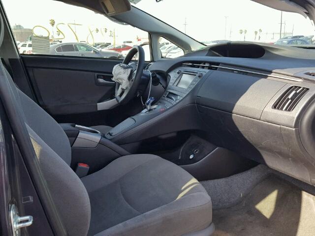 JTDKN3DU3F0453949 - 2015 TOYOTA PRIUS GRAY photo 5