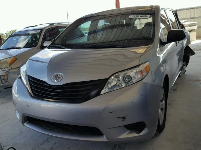 5TDZK3DC9GS701540 - 2016 TOYOTA SIENNA BAS SILVER photo 2