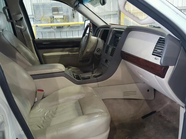5LMEU68H04ZJ32063 - 2004 LINCOLN AVIATOR 白色 照片 5