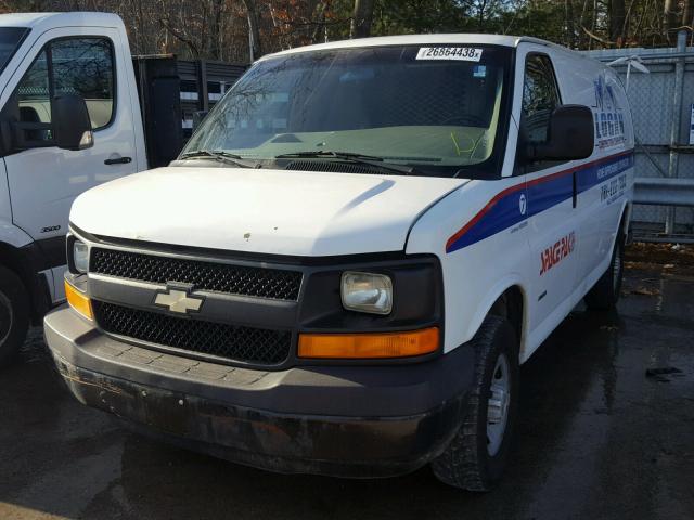 1GCGG256581150534 - 2008 CHEVROLET EXPRESS G2 WHITE photo 2