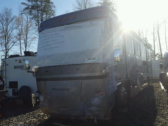 5B4NR97A854700241 - 2005 WORKHORSE CUSTOM CHASSIS MOTORHOME SILVER photo 2