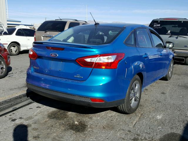 1FADP3F24EL237755 - 2014 FORD FOCUS SE BLUE photo 4