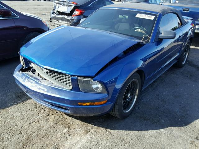 1ZVHT84N085204565 - 2008 FORD MUSTANG BLUE photo 2