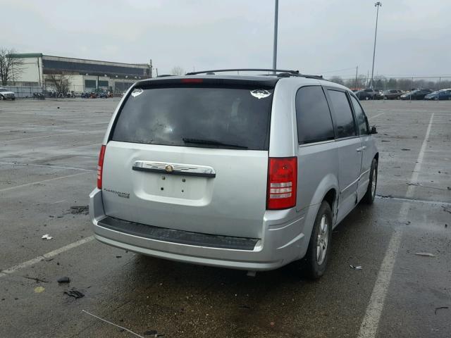 2A8HR54P88R740712 - 2008 CHRYSLER TOWN & COU SILVER photo 4