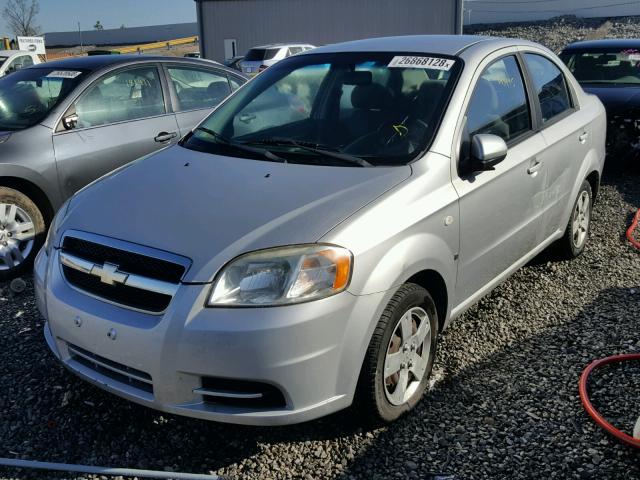 KL1TD56698B157883 - 2008 CHEVROLET AVEO BASE SILVER photo 2