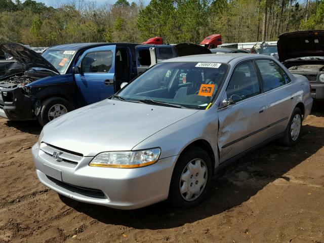 1HGCG6551YA144065 - 2000 HONDA ACCORD LX SILVER photo 2