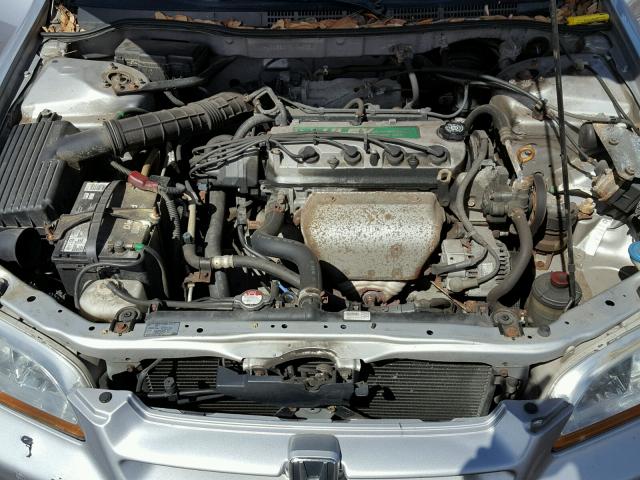 1HGCG6551YA144065 - 2000 HONDA ACCORD LX SILVER photo 7