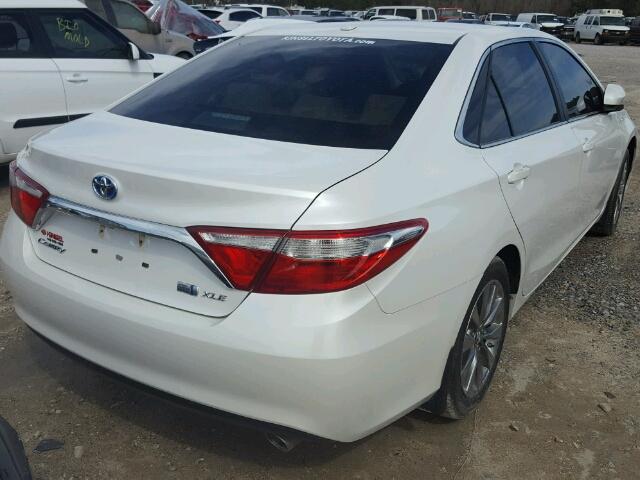 4T1BD1FK3HU220051 - 2017 TOYOTA CAMRY HYBR WHITE photo 4