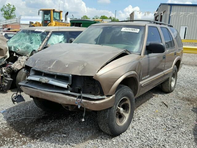 1GNCS13W32K199430 - 2002 CHEVROLET BLAZER BROWN photo 2