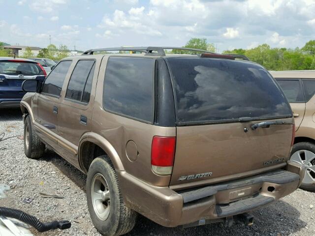 1GNCS13W32K199430 - 2002 CHEVROLET BLAZER BROWN photo 3