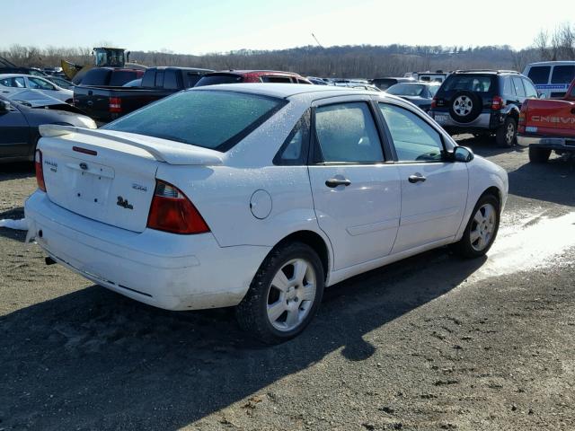 1FAFP34N96W243802 - 2006 FORD FOCUS ZX4 WHITE photo 4