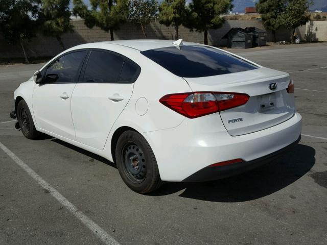 KNAFX4A62G5497997 - 2016 KIA FORTE LX WHITE photo 3