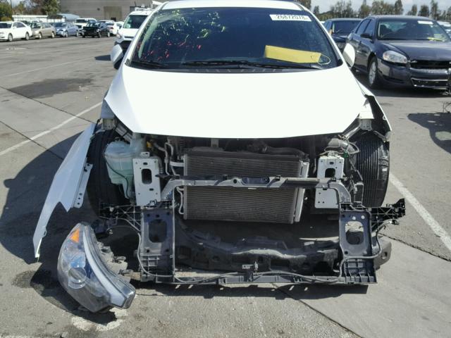 KNAFX4A62G5497997 - 2016 KIA FORTE LX WHITE photo 9