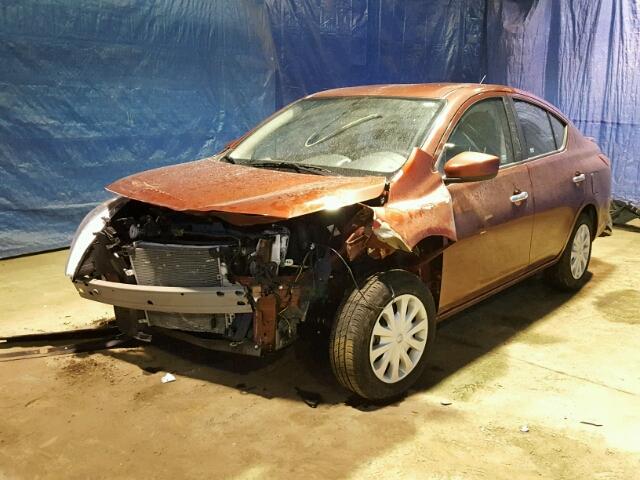 3N1CN7APXJL812884 - 2018 NISSAN VERSA S RED photo 2