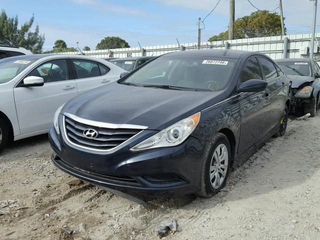 5NPEB4AC2DH561437 - 2013 HYUNDAI SONATA GLS BLUE photo 2