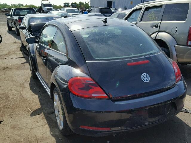 3VWJX7AT7DM681081 - 2013 VOLKSWAGEN BEETLE BLACK photo 3