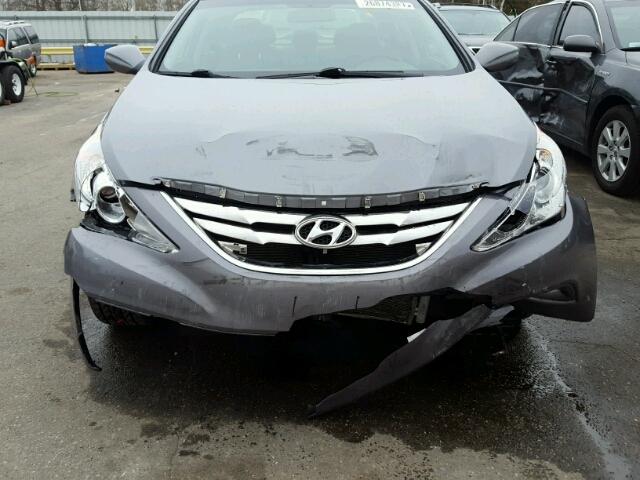 5NPEC4AC4BH167965 - 2011 HYUNDAI SONATA GRAY photo 9