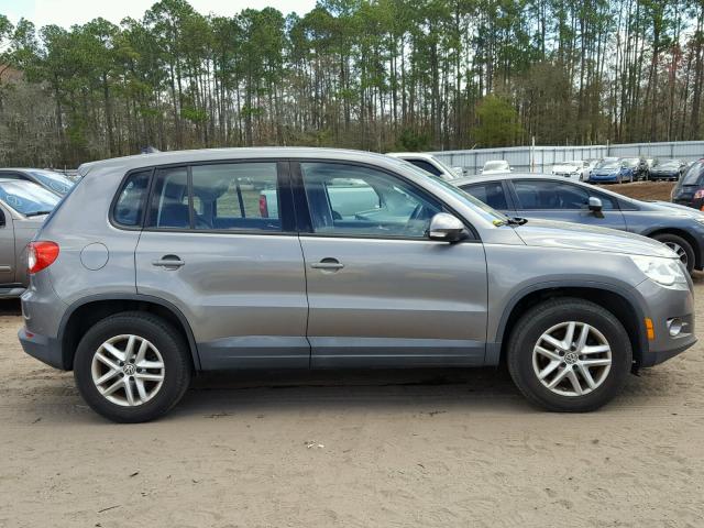 WVGAV7AX7BW560023 - 2011 VOLKSWAGEN TIGUAN S GRAY photo 9