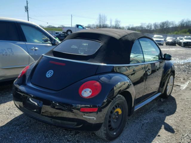 3VWRF31Y68M402784 - 2008 VOLKSWAGEN NEW BEETLE შავი ფოტო 4
