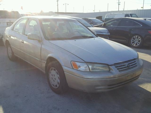 4T1BG22K3VU070747 - 1997 TOYOTA CAMRY CE SILVER photo 1